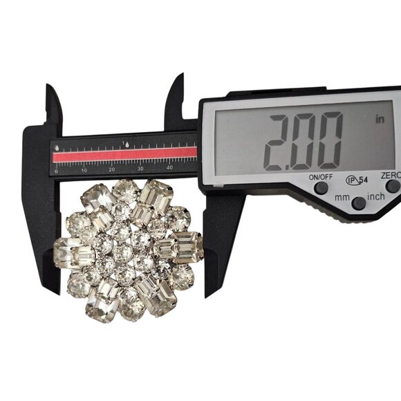 Weiss Clear Rhinestone Brooch Round Cluster Vintage Pin, Signed - Picture 10 of 11